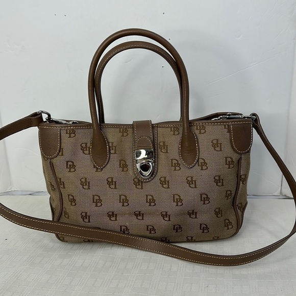 Dooney and Bourke monogram Satchel w/shoulder strap - Picture 1 of 10